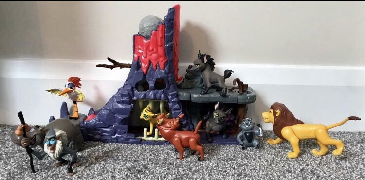 lion guard hyena hideout playset